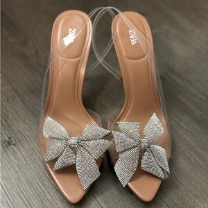 Bow vinyl heels